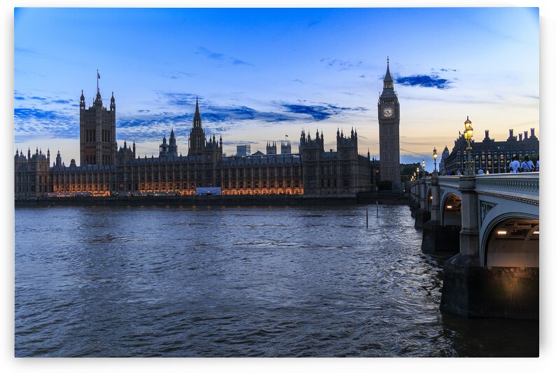 Store London 5L3A1821 by Tono Chavez