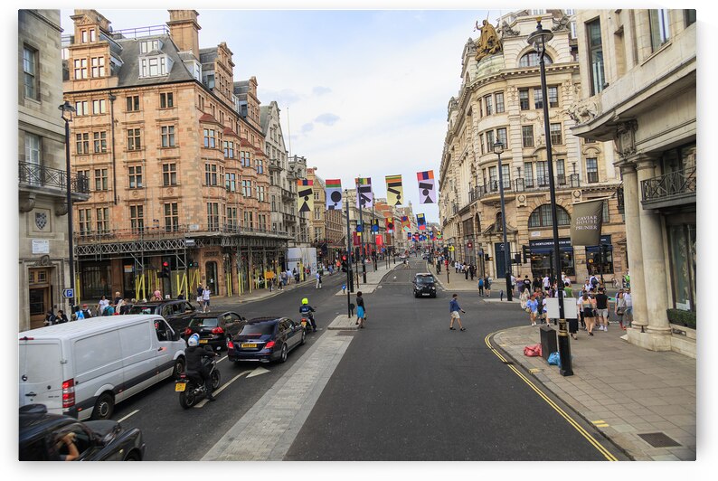 Store London 5L3A1792 by Tono Chavez