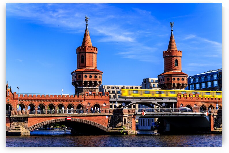 Store Berlin 5L3A3140 by Tono Chavez