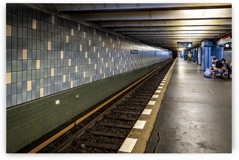 Store Berlin 5L3A3356 by Tono Chavez