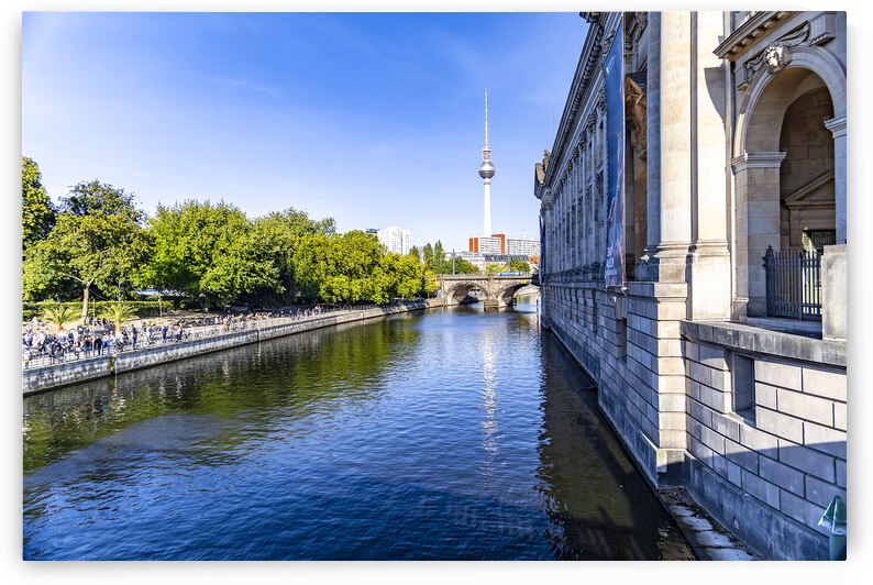 Store Berlin 5L3A3193 by Tono Chavez