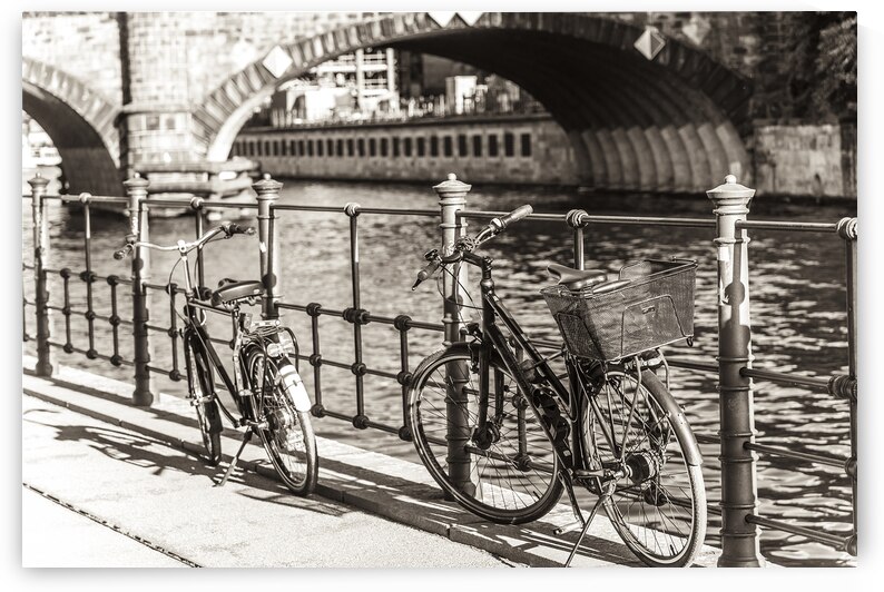 Store Berlin 5L3A3211 by Tono Chavez