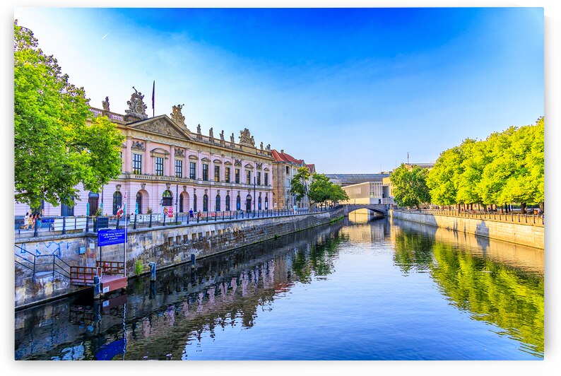 Store Berlin 5L3A3479 by Tono Chavez