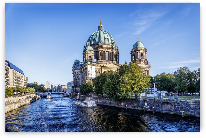 Store Berlin 5L3A3252 by Tono Chavez