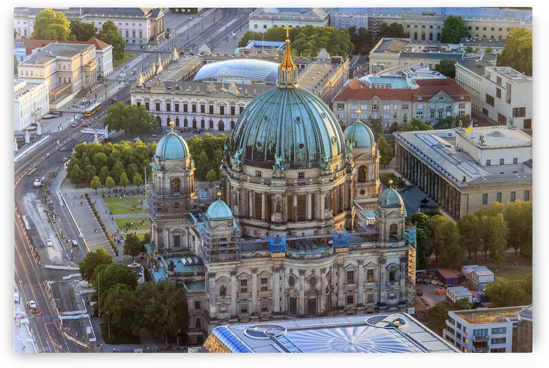 Store Berlin 5L3A3290 by Tono Chavez