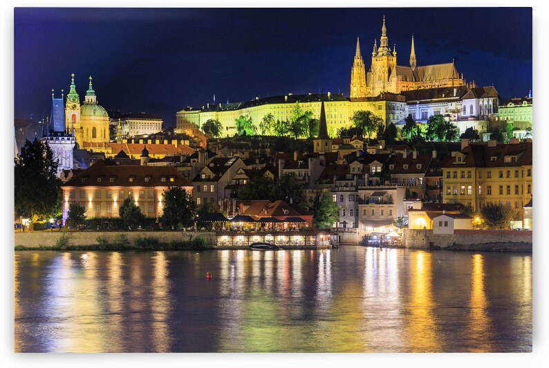 Store Prague 5L3A3949 by Tono Chavez