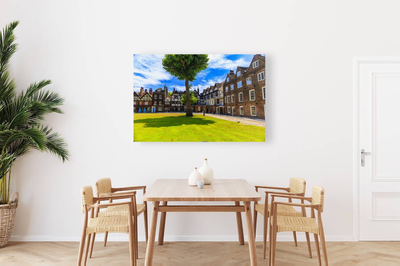 Store London 5L3A1363 Reproduction