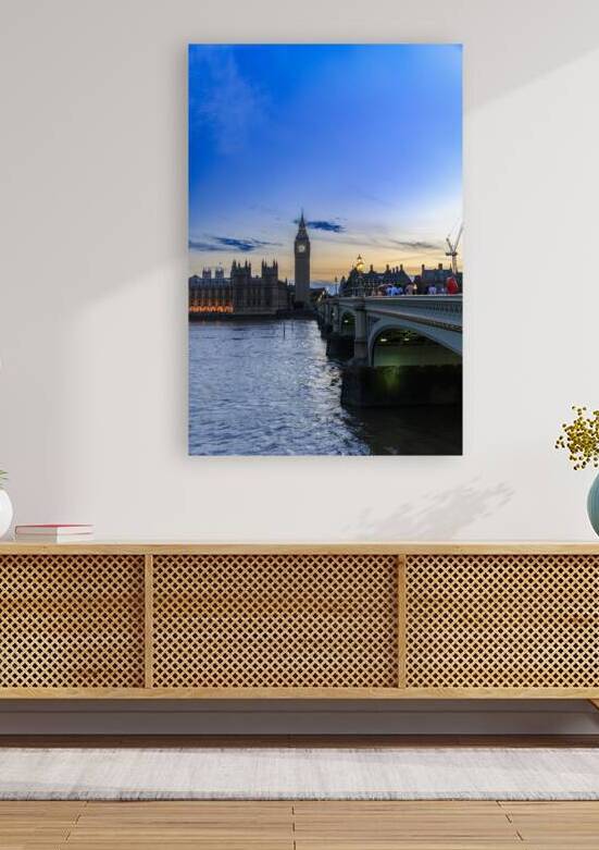 Store London 5L3A1823 by Tono Chavez