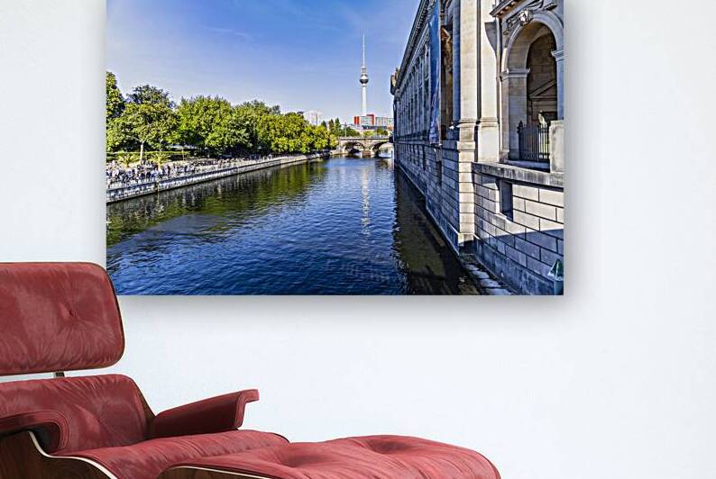 Store Berlin 5L3A3193 by Tono Chavez