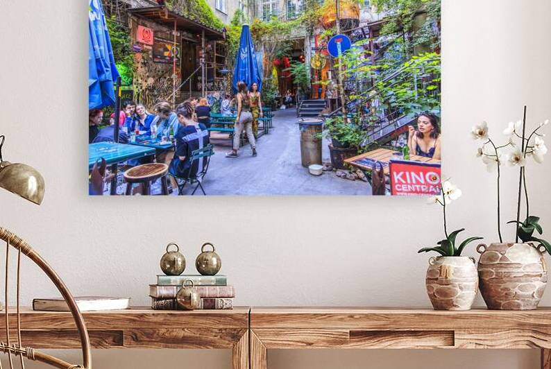 Store Berlin 5L3A3239 by Tono Chavez