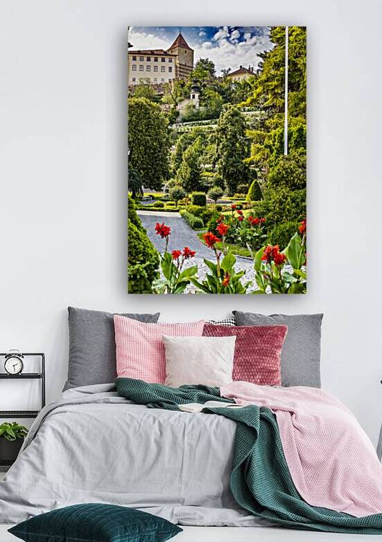 Store Prague 5L3A3775 by Tono Chavez